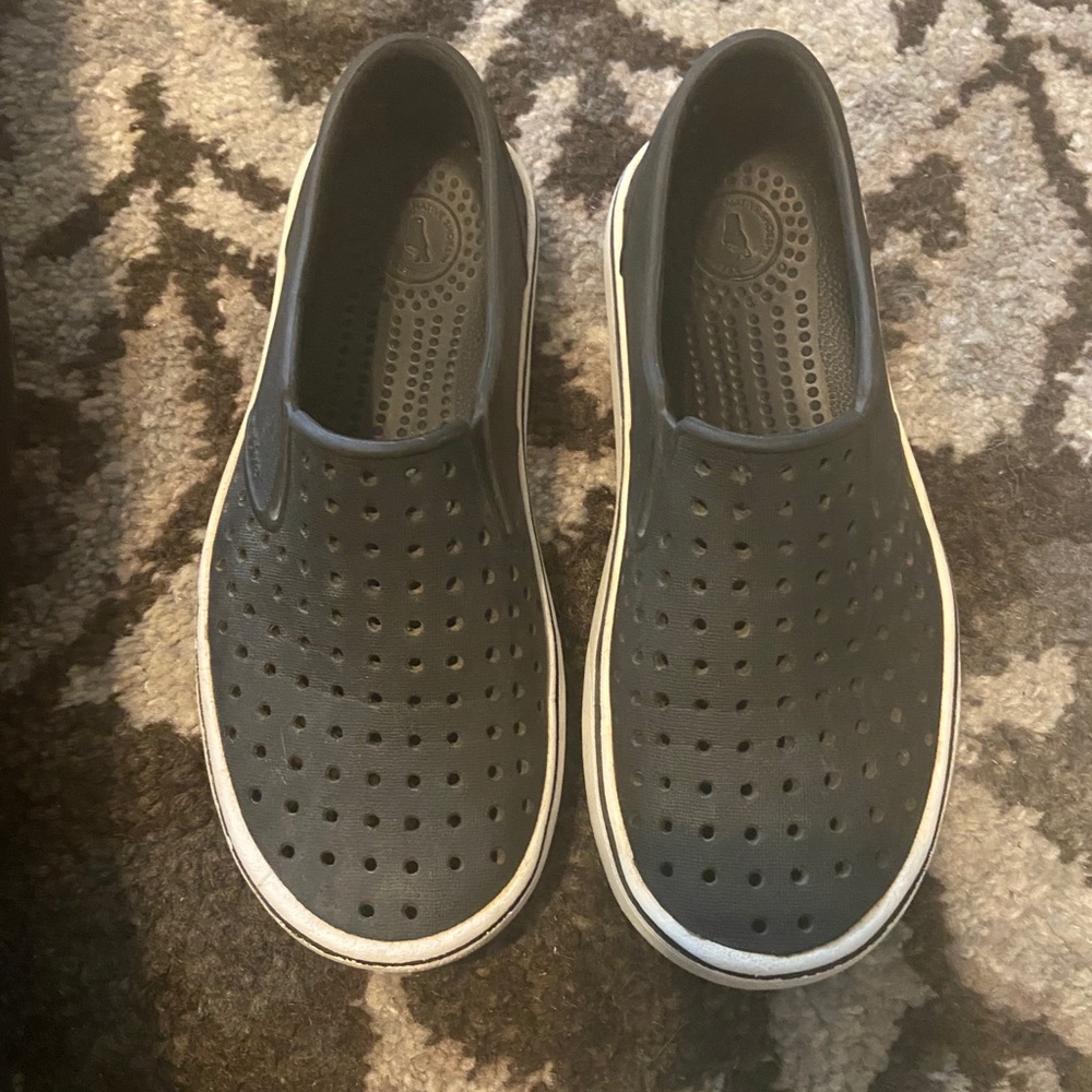 Native shoes, kids J1, black
